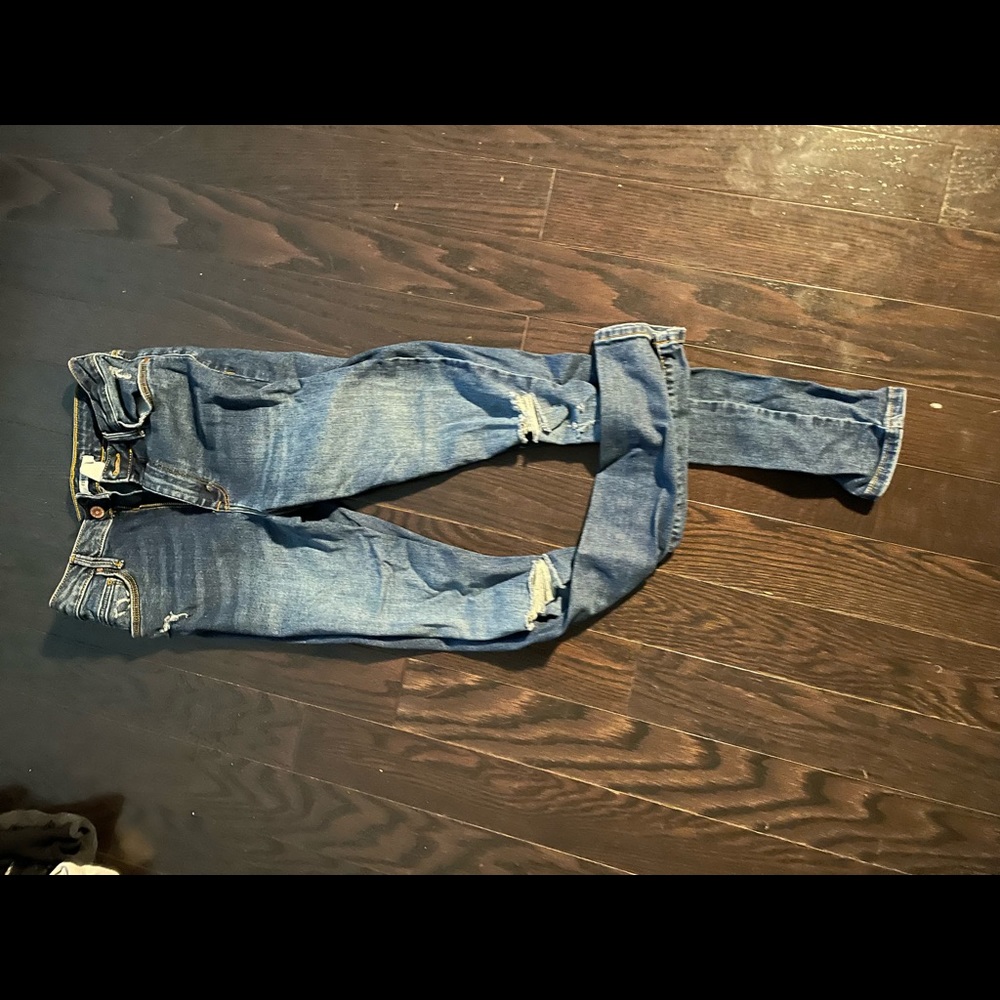 Forever 21 ripped skinny jeans